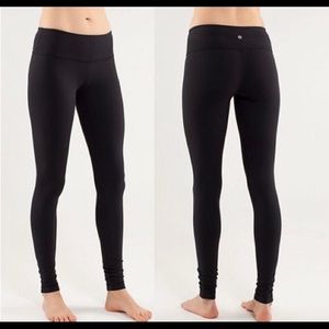 Wunder under Lululemon black leggings